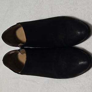 FRANCO SARTO "Ricki" Black Heeled Leather Bootie